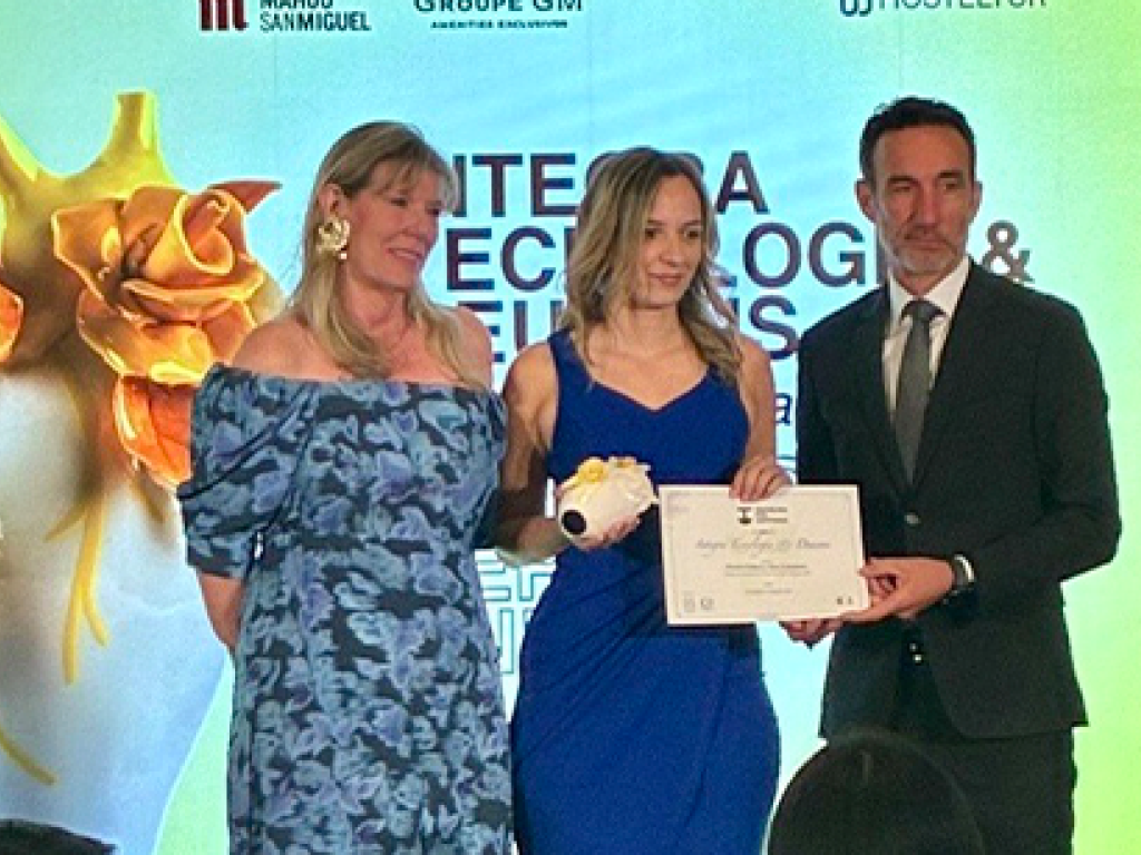 Integra Tecnología y DeuSens reciben el premio Traveling for Happiness por Dive into Heritage Integra Tecnología y DeuSens reciben el premio Traveling for Happiness por Dive into Heritage