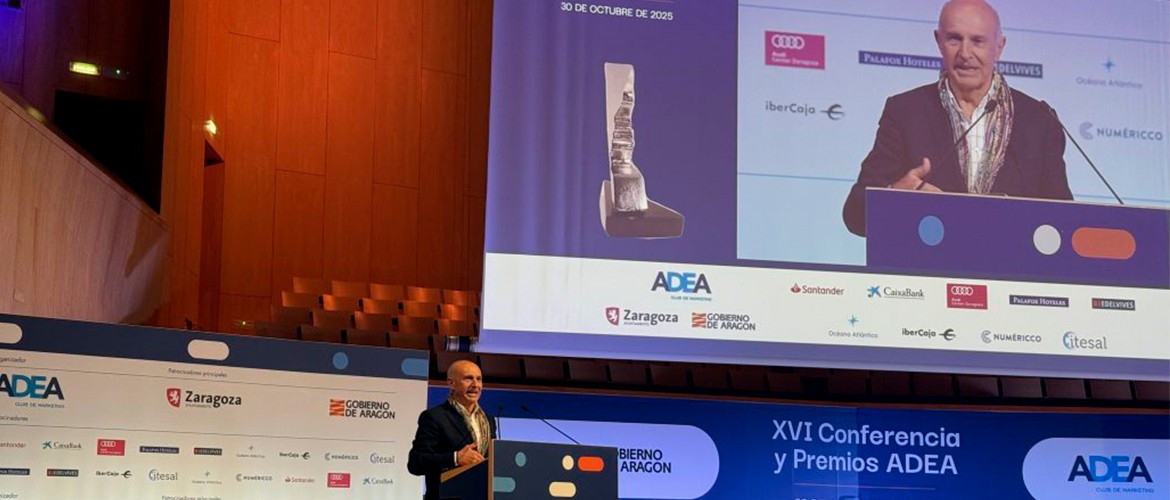 Carlos Pascual, presidente de Integra, recibe el Premio ADEA a la Trayectoria