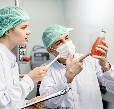 Diagnóstico inicial y desarrollo de planes para reducir la posibilidad de que el suministro de alimentos se contamine intencionalmente. Evaluación anual y realización de simulacros