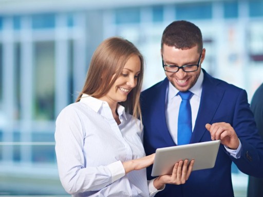 Revoluciona su atención al cliente incorporando un asistente virtual con la IA de IBM watsonx